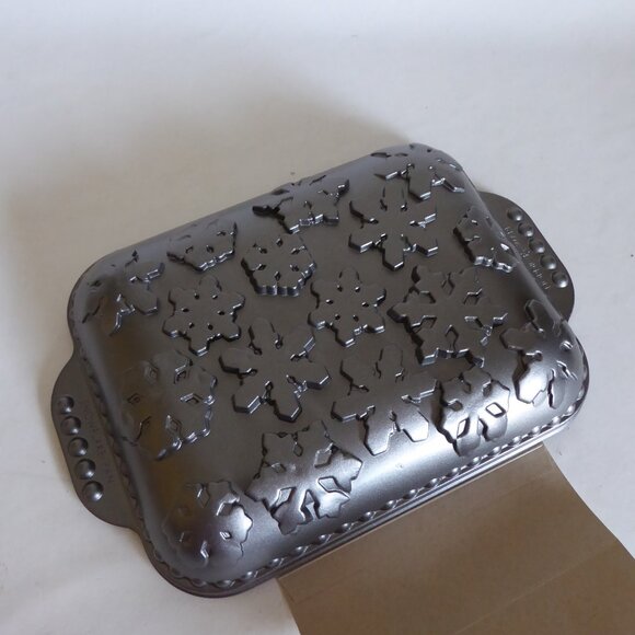 NEW NORDIC WARE WILLAM SONOMA HOLIDAY WINTER SNOWFLAKE CAKE BAKEWARE PAN - Picture 3 of 8